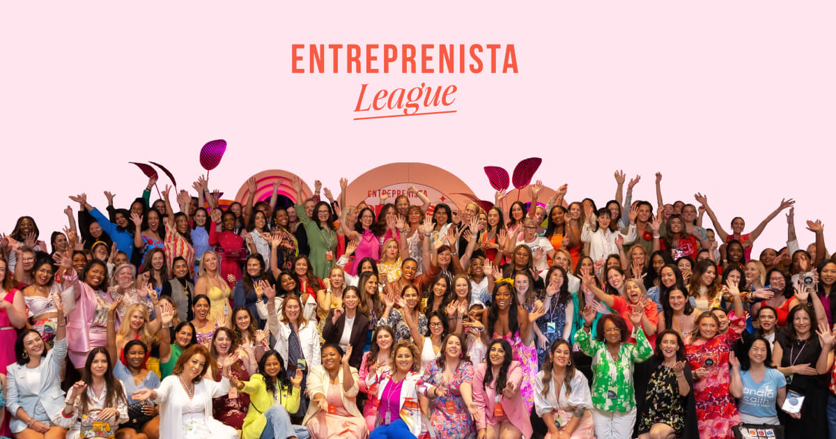 Hundreds of Entreprenista League members cheering together at an in-person event